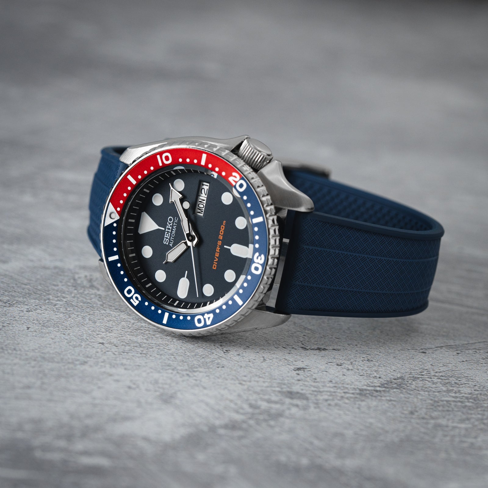 Stylish Grid Texture FKM Rubber Watch Strap - Quick-Release - Black (2412)