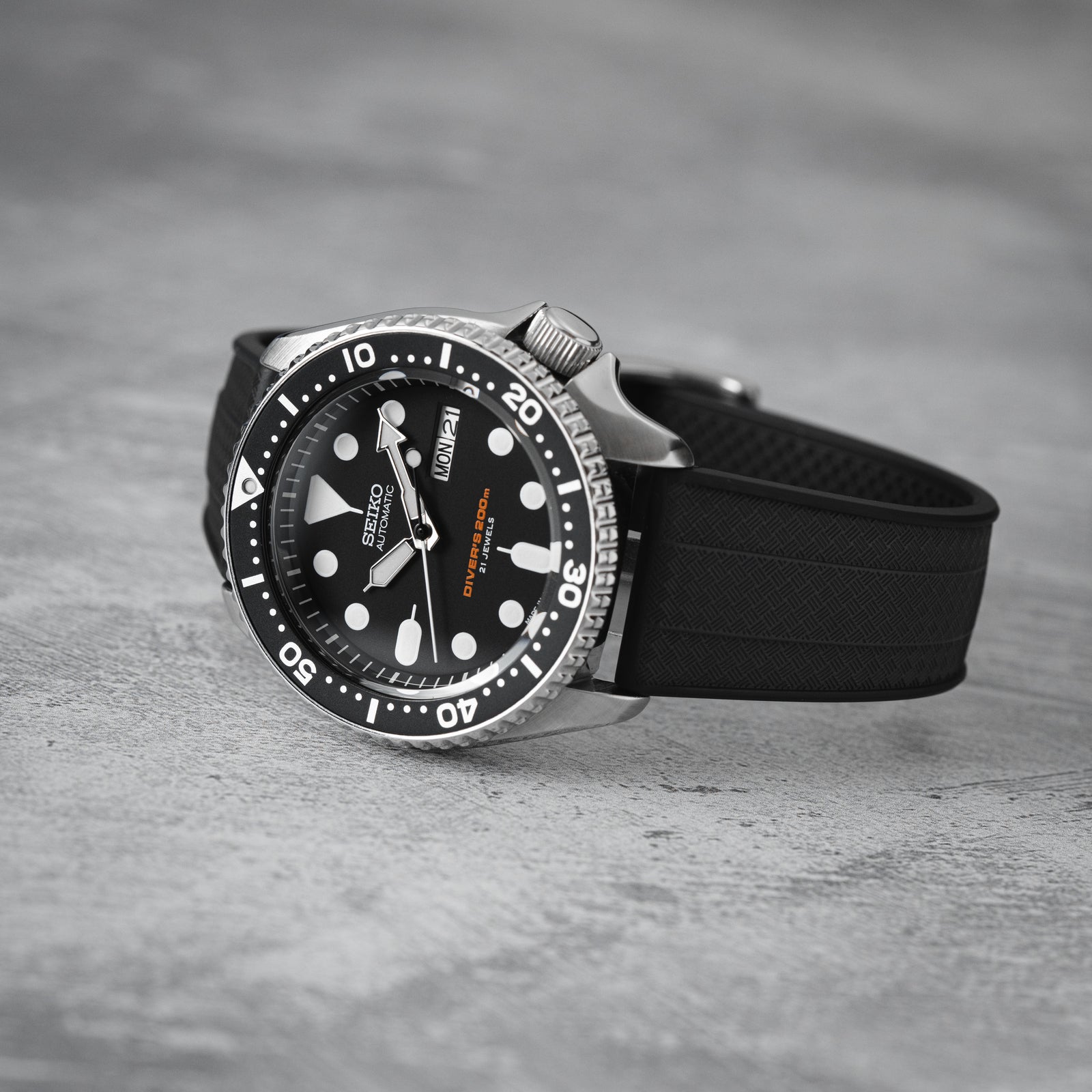 Stylish Grid Texture FKM Rubber Watch Strap - Quick-Release - Black (2412)