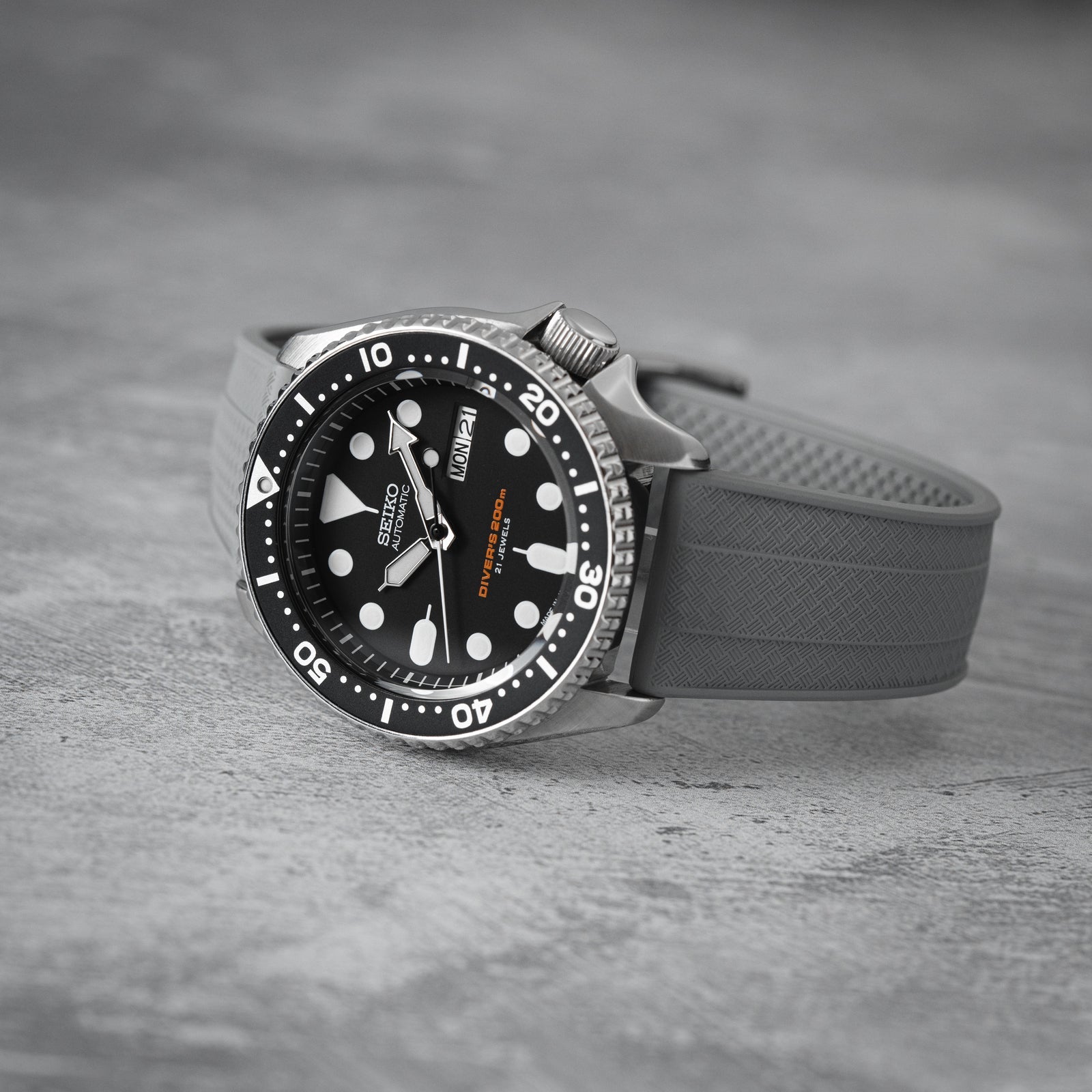Stylish Grid Texture FKM Rubber Watch Strap - Quick-Release - Black (2412)